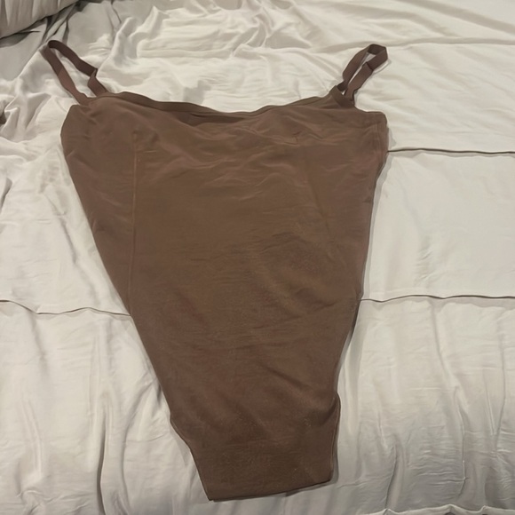 Skims Sheer Sculpting Bodysuit - Picture 4 of 6